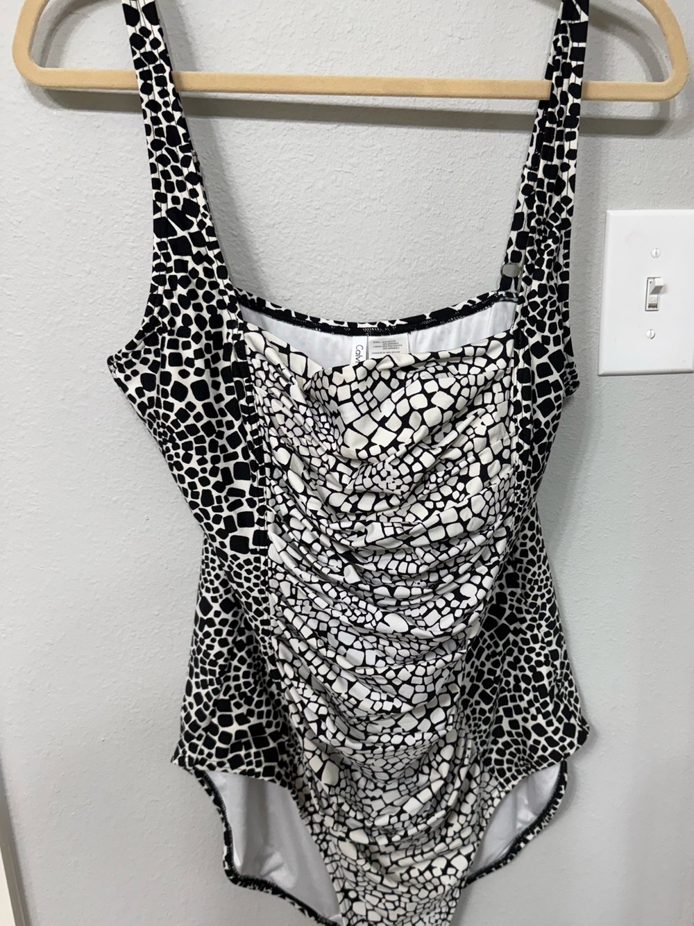 Calvin Klein Women’s Black & White Animal Print Ruched Lined One-Piece size 18`